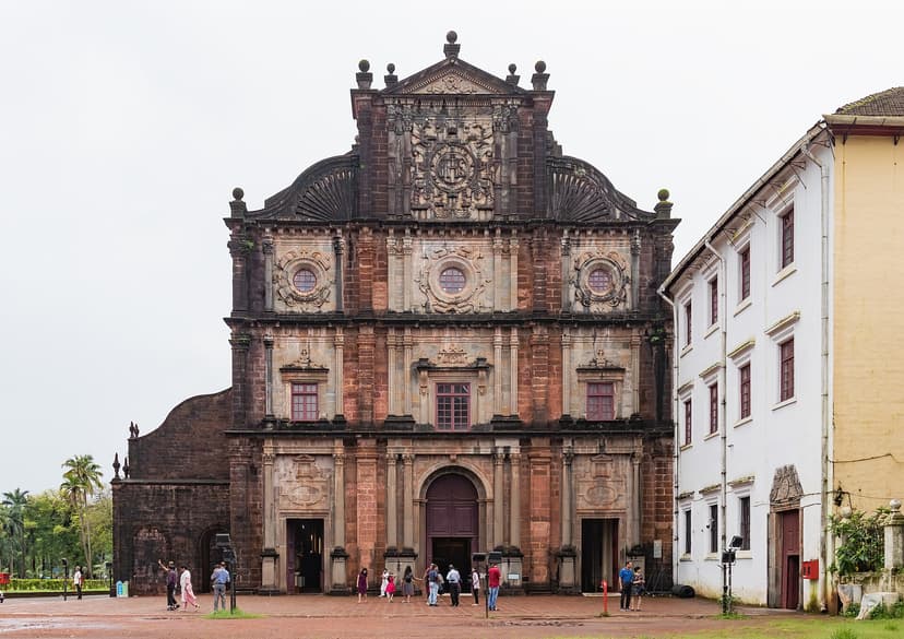 Façade baroque en latérite de la basilique du Bom Jésus, classée UNESCO, à Velha Goa
