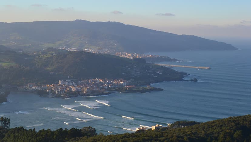 The village of Mundaka on the Urdaibai estuary, Biscay